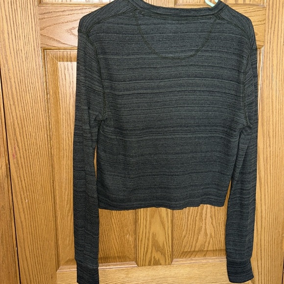 Cropped dark green top size men’s S fits women’s medium. Added crop. No stains. - Picture 2 of 5